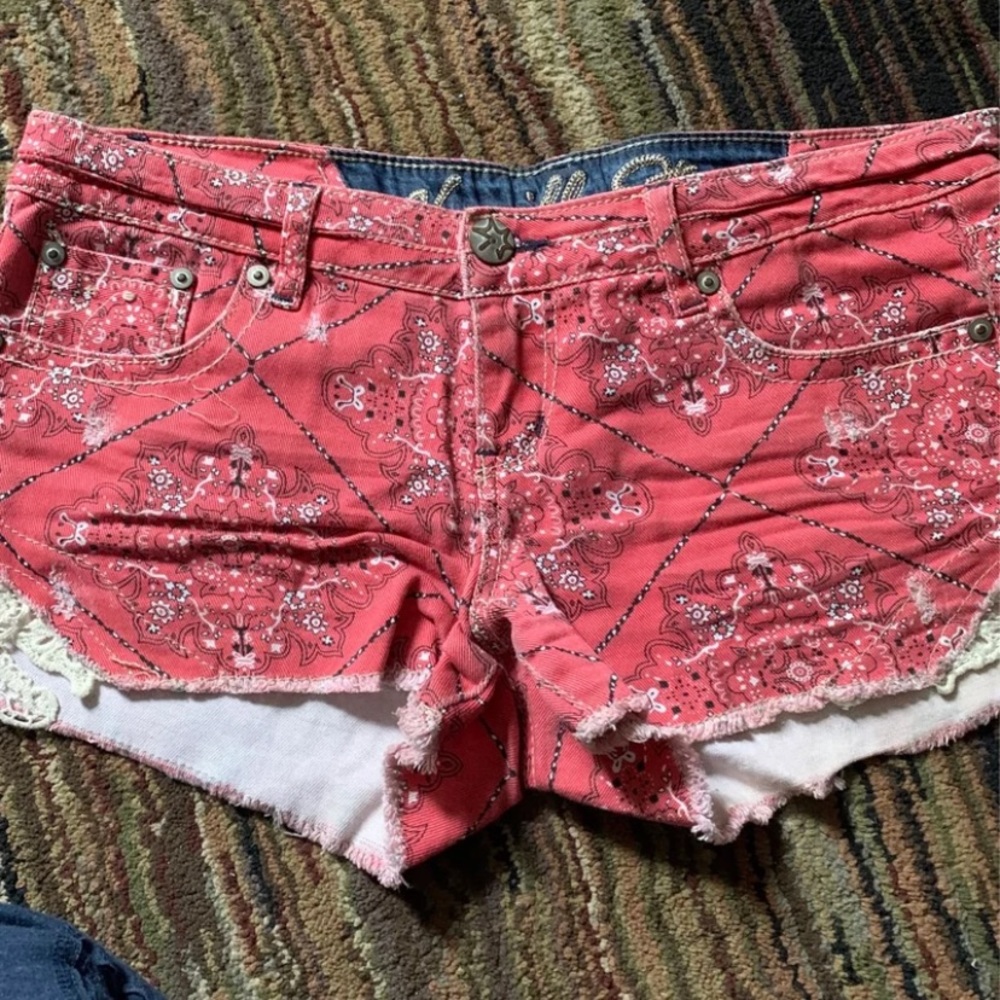 Vanilla star paisley shorts